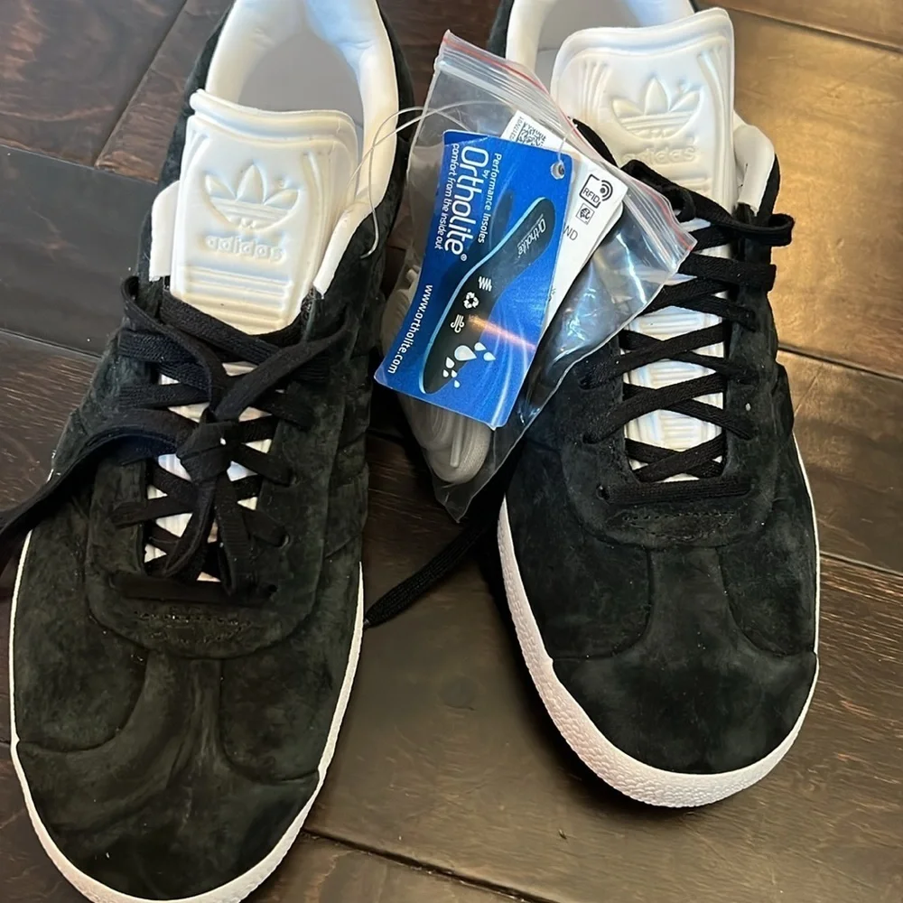 Adidas gazelle stitch and Turn black suede men’s 8 NWT